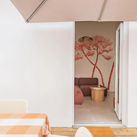 Maison à à Côté De La *